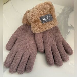 UGG new mauve tech gloves, stay warm while using touch screen technology